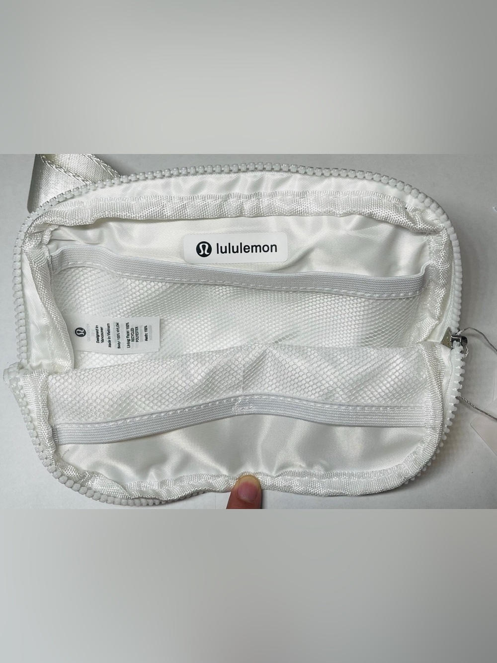 lululemon White Belt Bag Fanny Pack NWT - Picture 4 of 7